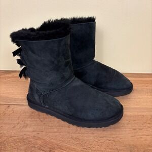 UGG Bailey Bow Boots Black Women Size 8 Suede Pull-On Sheepskin Winter Comfort